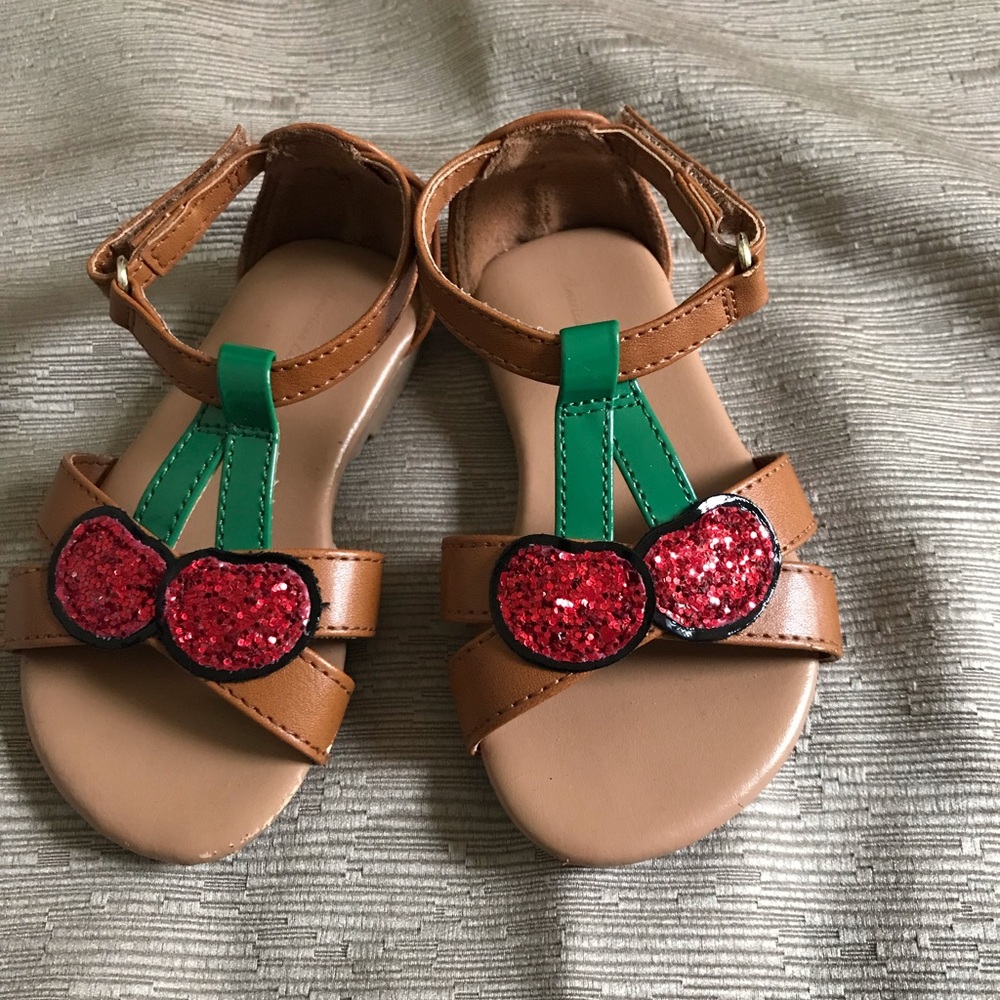 Size 4c girls sandals